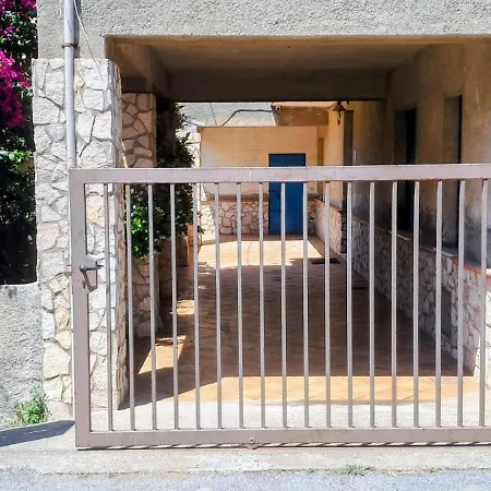 Nyaraló Fronte Mare Sea Front *